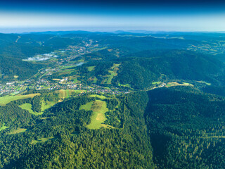 Lot nad Powroźnikiem rano z mgłami latem. Letni krajobraz. © rogozinski