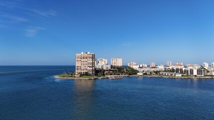 Aerial view of Marco Island, Florida with lush green vegetation and sandy beaches © Wirestock