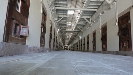 古いレンガ造りの刑務所