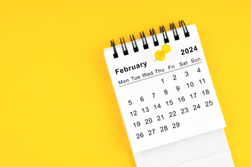 February 2024 Monthly desk calendar for 2024 year with thumbtack. - obrazy, fototapety, plakaty