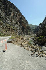 La route de Réthymnon à Plakias dans les gorges de Kotsifos près de Spili en Crète