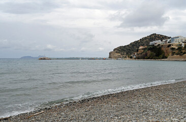 La plage et le port d'Agia Galini près de Spili en Crète