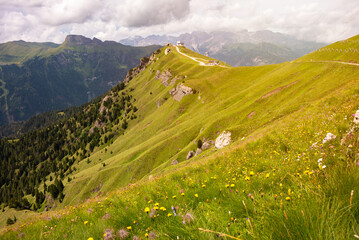 Fototapeta na wymiar Dolomite alps in Italy, scenic mountain landscape