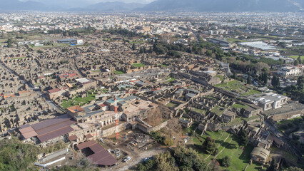 Immagine col drone della città di pompei in campania