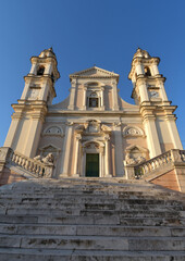 The Basilica of Santo Stefano in Lavagna is a masterpiece of marble, balustrades, stairways, churchyards and lions among the colorful gloomy houses of Piazza Marconi
