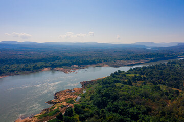 Obraz premium Aerial view of Grand Canyon in Thailand, Natural of rock canyon in Mekhong River, Hat Chom Dao or Chomdao Beach and Kaeng Hin Ngam in Ubon Ratchathani province, Thailand.