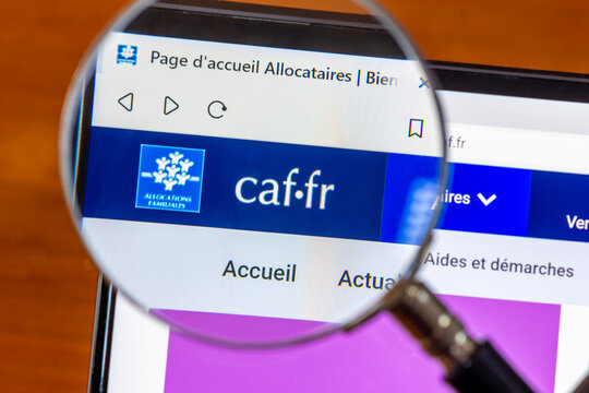 Clamart, France - 4 janvier 2024: Détail du site internet 'caf.fr' de la Caisse d'Allocations Familiales (CAF), organisme français chargé de verser des prestations financières familiales ou sociales