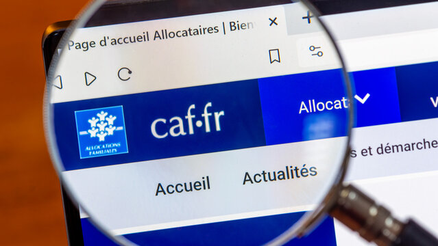 Clamart, France - 4 janvier 2024: D&eacute;tail du site internet 'caf.fr' de la Caisse d'Allocations Familiales (CAF), organisme fran&ccedil;ais charg&eacute; de verser des prestations financi&egrave;res familiales ou sociales