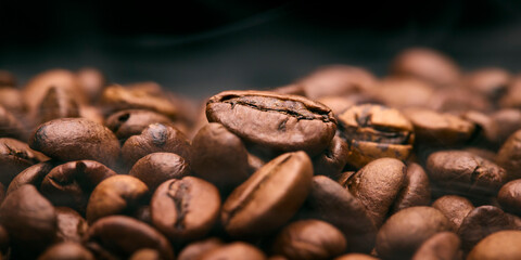 Obraz premium Close Up Studio Shot Of Roasted Coffee Beans Against Black Background
