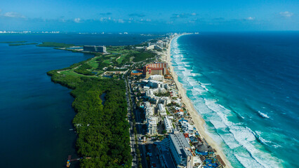 Visão aérea da região costeira de Cancun, México