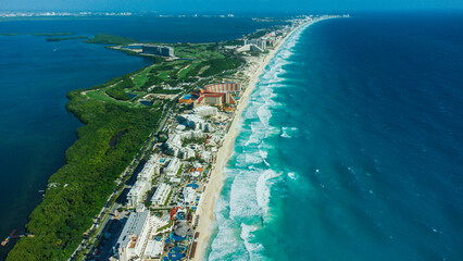 Orla da praia de Cancun próximo a Zona Hoteleira no México