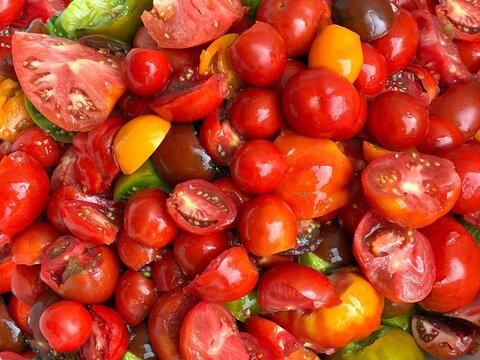 Fresh tomatoes red yellow green cutted slices - Powered by Adobe