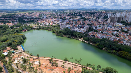 Obraz premium Aerial view of Taquaral park in Campinas, São Paulo. In the background, the neighborhood of Cambui.
