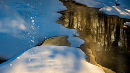 川沿いのダイヤモンドダスト　冬の北海道　絶景