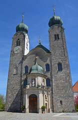 Fototapeta na wymiar Kloster Baumburg, ehemaliges Augustiner-Chorherren-Stift in Altenmarkt an der Alz, Landkreis Traunstein, Oberbayern, Deutschland