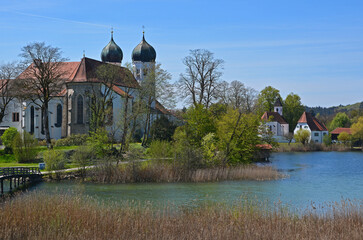 Ehemaliges Benediktinerkloster Seeon in Seeon-Seebruck im oberbayerischen Landkreis Traunstein, Deutschland