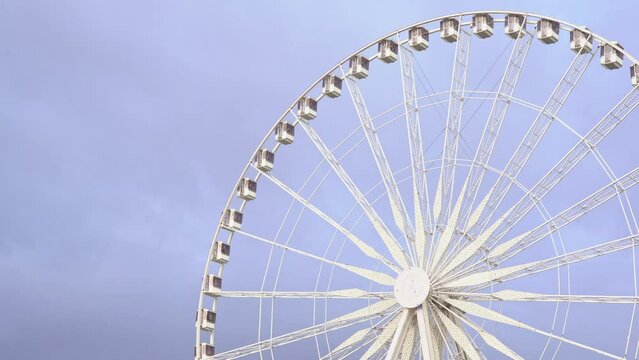 Grande Roue Blanche de Paris en soir&eacute;e