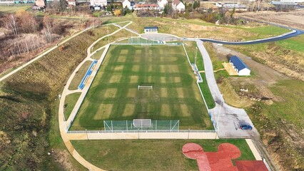 Boisko sportowe, zdjęcie z drona. © Stanisław Błachowicz