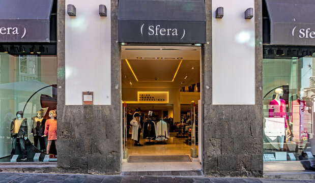 A branch of Sfera, a fashion clothing store for all, owned by El Corte Ingl&eacute;s in Las Palmas, Gran Canaria.