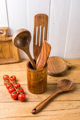 wooden cooking accessories - 702998389