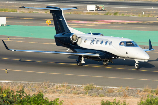 Avi&oacute;n ejecutivo Embraer 505 Phenom en el aeropuerto de Gran Canaria