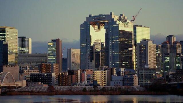 夕暮れの大阪 キタの街並み（タイムラプス・クイックモーション）