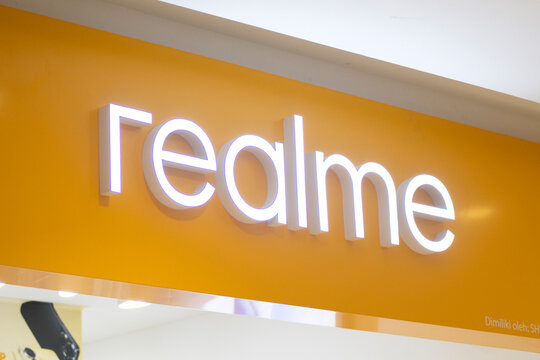 Realme sign displayed in front of the shop