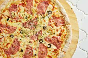 pizza with salami and cheese	