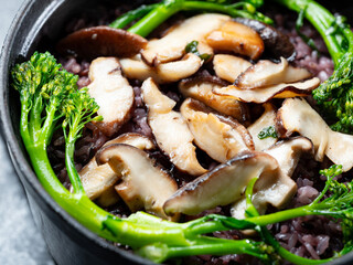 Nutritious rice with mushrooms,  Hot Stone Pot Rice