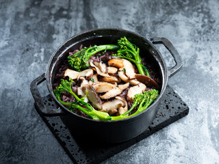 Nutritious rice with mushrooms, Hot Stone Pot Rice	