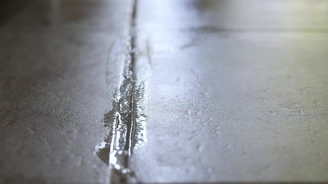 DIY - Cleaning old tile grout