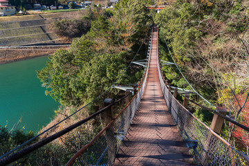 「宮沢橋」は「八橋（やっぱし）小道ラブ・ロマンス・ロード」にある八つの橋の一つ／日本静岡県川根本町 - obrazy, fototapety, plakaty