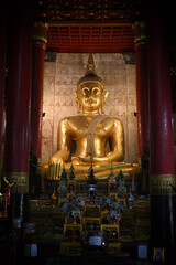 Obraz premium Ancient Buddha sculpture at the temple in Thailand