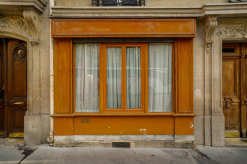 Fototapeta na wymiar old parisian storefront facade painted in brown , commercial boutique vitrine template