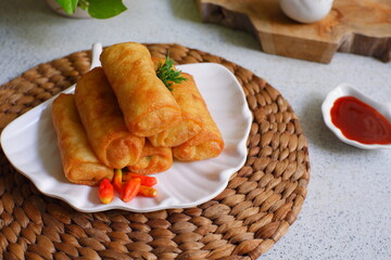 fried spring rolls 