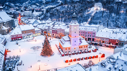Brasov, Romania. Transylvania winter destination scenics with Christmas Market - obrazy, fototapety, plakaty