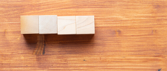 何も表示されてない木製のブロック