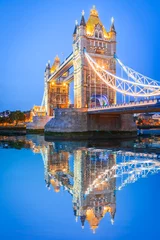 Türaufkleber London, United Kingdom. Tower Bridge, illuminated dusk over River Thames © ecstk22