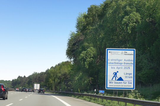 Hinweisschild, Autobahnausbau Lohne/Dinklage, auf Bundesautobahn A1 in Richtung Bremen