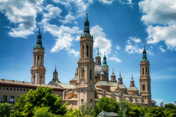 Zaragoza is the capital of Aragon, one of the autonomous communities in northeastern Spain. In the center of the city is the baroque basilica of Our Lady of Pilar, Spain - obrazy, fototapety, plakaty