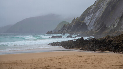Fototapeta na wymiar Coumeenoole beach nella penisola del Dingle nella contea di Kerry in Irlanda