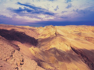 Mountainous desert with colorful cloudy sky. Sunset in the desert - obrazy, fototapety, plakaty
