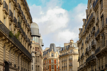 real estate , haussmannian architecture in Paris - obrazy, fototapety, plakaty