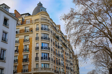 typical parisians building facade , haussmannian style  ,8th arrondissement