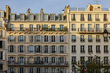 Fototapeten typical parisians building facade , haussmannian style  3rd arrondissement © eric