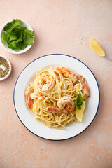 Spaghetti with shrimps and lemon