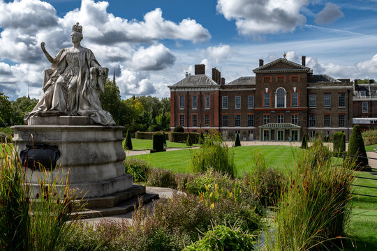 London, GREAT BRITAIN - 28.August 2023: Kensington Palace and Statue of Queen Victoria