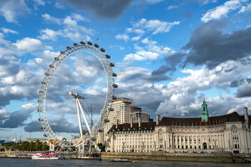 Big Rotating Wheel London Eye At The Bank Of River Thames Beneath London Dungeon And Aquarium In London, United Kingdom