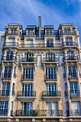 paris, frankreich - typisches pariser haus in der altstadt