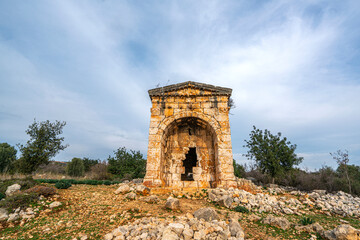 Obraz premium Amazing views from Kanlıdivane (ancient Canytelis), which is an ancient city situated around a big sinkhole in Mersin, Turkey.
